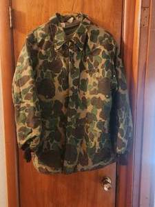 lot 103 image: Selection of camo clothing - T-shirt, Gung-Ho pants, Ranger jacket(M)