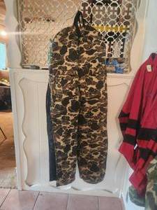 lot 101 image: Camo winter overall with tags - XL