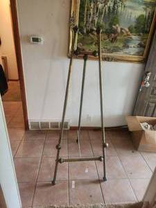 lot 99 image: Metal tripod art stand