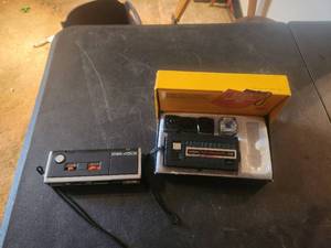 lot 94 image: Selection of 2 vintage cameras - Kodak and Minolta