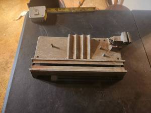 lot 88 image: Small vice and magnify glass