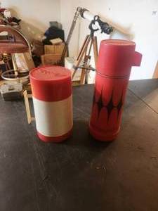 lot 85 image: Selection of 2 vintage Aladdin thermoses