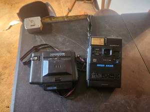 lot 78 image: Selection of 2 vintage cameras