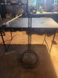 lot 72 image: Wrought Iron banjo - 44