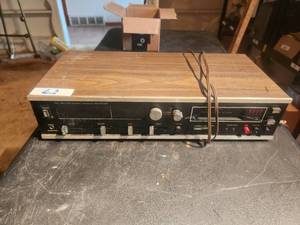 lot 62 image: Vintage Montgomery Ward Airline Fm-Am-Fm Stereo - 8 track player
