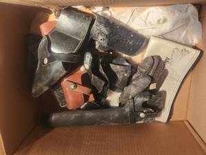 lot 57 image: Selection of leather pistol holsters