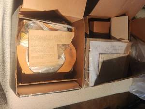 lot 59 image: Box of craft items - silver & gold leaf