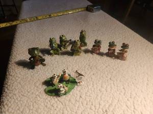 lot 44 image: Selection of musical frog figures