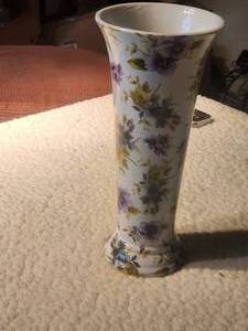 lot 41 image: VaBene 10 tall vase