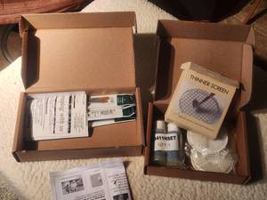 lot 31 image: Selection of art supplies