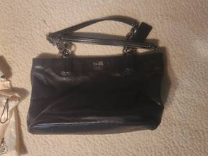 lot 2 image: Black Coach Purse - authenticity not known