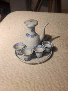 lot 3 image: Small Asian tea set
