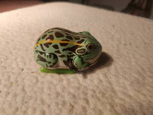 lot 13 image: Vintage windup frog toy by Yone - No. 2160