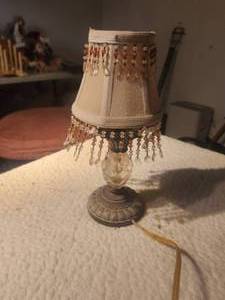 lot 17 image: Small ornate lamp