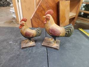 lot 7 image: Selection of 2 Rooster figures