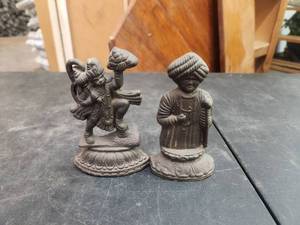 lot 8 image: Selection of 2 vintage bronze Hindi figures