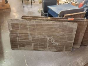 lot 13 image: Foldable table