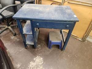 lot 16 image: Wood workstation-desk