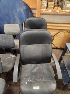 lot 18 image: Office chairs - 2