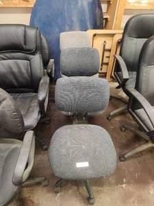 lot 19 image: Office chairs - 3