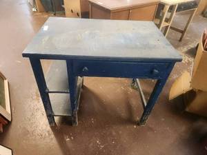 lot 44 image: Wood workstation-desk
