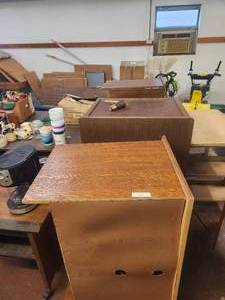 lot 46 image: Selection of 3 wooden desk