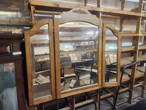 lot 56 image: Vintage dresser mirror
