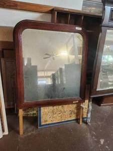 lot 59 image: Vintage dresser mirror