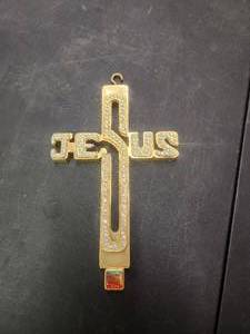lot 67 image: Jesus gold wall cross