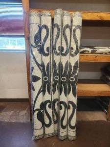 lot 74 image: Black and white indoor & outdoor plastic mats-rugs - 70 x 101 - bid x 5