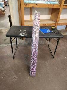 lot 93 image: Black & Pink indoor & outdoor plastic mats-rugs - 48 x 68 - bid x 10