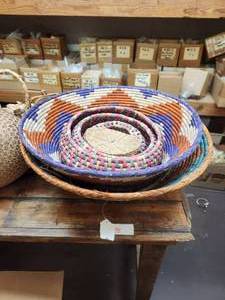 lot 398 image: Selection of woven baskets-bowls