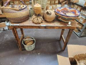 lot 400 image: Vintage wood table - no contents