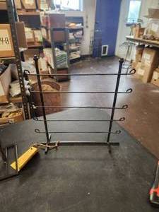lot 211 image: Selection of indoor & outdoor iron pieces