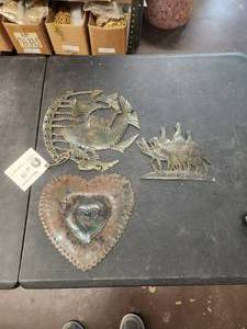 lot 212 image: Selection of indoor & outdoor iron pieces