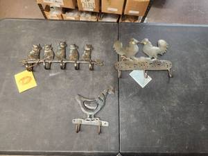 lot 213 image: Selection of indoor & outdoor iron pieces