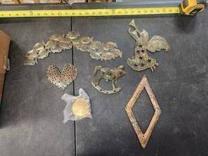 lot 216 image: Selection of indoor & outdoor iron pieces