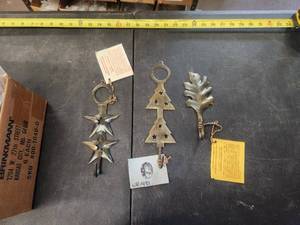 lot 219 image: Selection of indoor & outdoor iron pieces