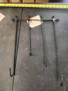 lot 224 image: Selection of indoor & outdoor iron pieces