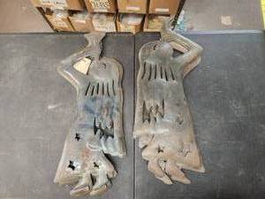 lot 231 image: Selection of indoor & outdoor iron pieces