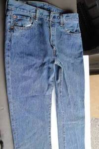 lot 24 image: Levi 501 Button-up Denim Jeans, Size 33 x 32