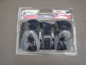lot 66 image: Rollin-On Youth Combo Pack Of Safety Equipment, Including Knee Pads, Wrist Guards And Elbow Pads.