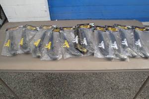 lot 70 image: Lot Of Pirates 11-Plastic Toy Pirates Guns