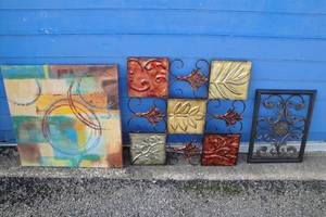 lot 86 image: Lot-3 Pieces Of Wall Decor.