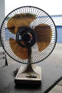 lot 121 image: Lasco 12- Oscillating 3-Speed Desk Fan