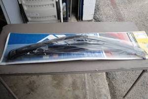 lot 131 image: AVS Ventvisor Original Side Window Deflectors, Fits 99-00 Escalade, 92-00 Chev C-1500, C-2500, C3500, K-1500, K2500 Crew Cabs.