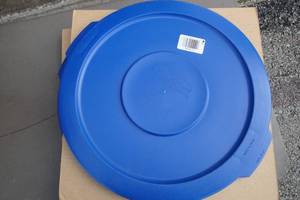 lot 142 image: 3-NEW -Blue- Rubber Maid 10-Gallon Brute Container Lids-NOTE LIDS ONLY