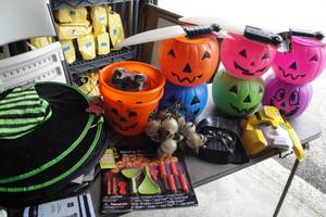 lot 227 image: Mixed Lot Of Halloween Items