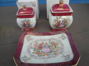 lot 232 image: China Lot- Canasters With Lids, 2- 4, 2- 4-12  And 2- 7x5 Cookie Trays