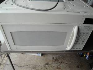 lot 5 image: Working- GE Profile Space Maker, Model XL-1800 Microwave Oven. About 30 x 15 x 16-H